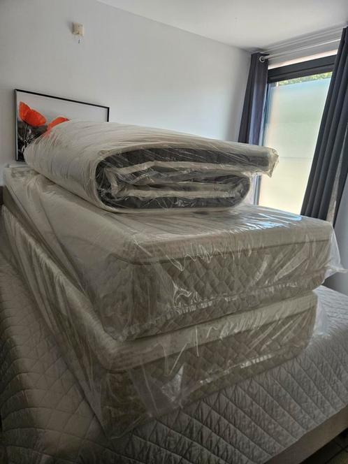 Volledig in nieuwstaat nog in hoes matrassen van het merk Fu, Huis en Inrichting, Slaapkamer | Boxsprings, Nieuw, Ophalen