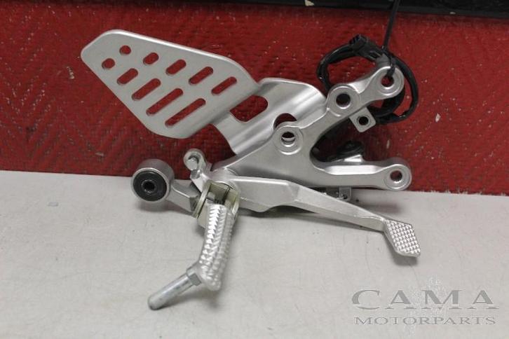 SCHETSPLAAT RECHTS VOOR YZF R6 2008-2013 (YZF-R6 13S 1JS), Motoren, Onderdelen | Yamaha, Gebruikt