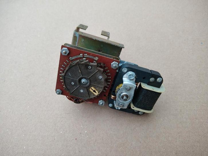 Motor Wurlitzer Wallbox/ 5220 (1964/1972) jukebox, Collections, Machines | Jukebox, Wurlitzer, Envoi