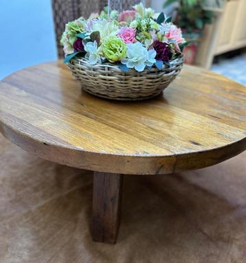 Brutalistische ronde salontafel massief eik beschikbaar voor biedingen