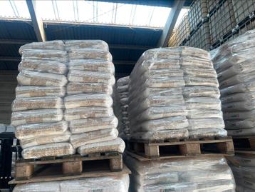 Pelletpallet (40 zakken) bovendien. BEZORGING mogelijk beschikbaar voor biedingen