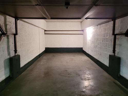Grand garage box sécurisé situé Galerie Louise à louer, Immo, Garages en Parkeerplaatsen, Brussel