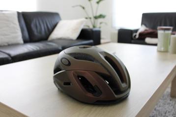 Oakley Aro 5 (MIPS) maat S beschikbaar voor biedingen
