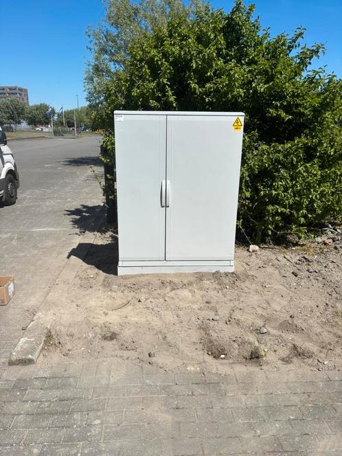 VLOERMONTAGE KAST POLYESTER (te herstellen), Doe-het-zelf en Bouw, Elektriciteit en Kabels, Gebruikt, Overige typen, Ophalen of Verzenden