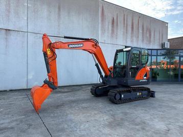 Vente aux enchères : Excavatrices, mini-pelles et chariots t disponible aux enchères