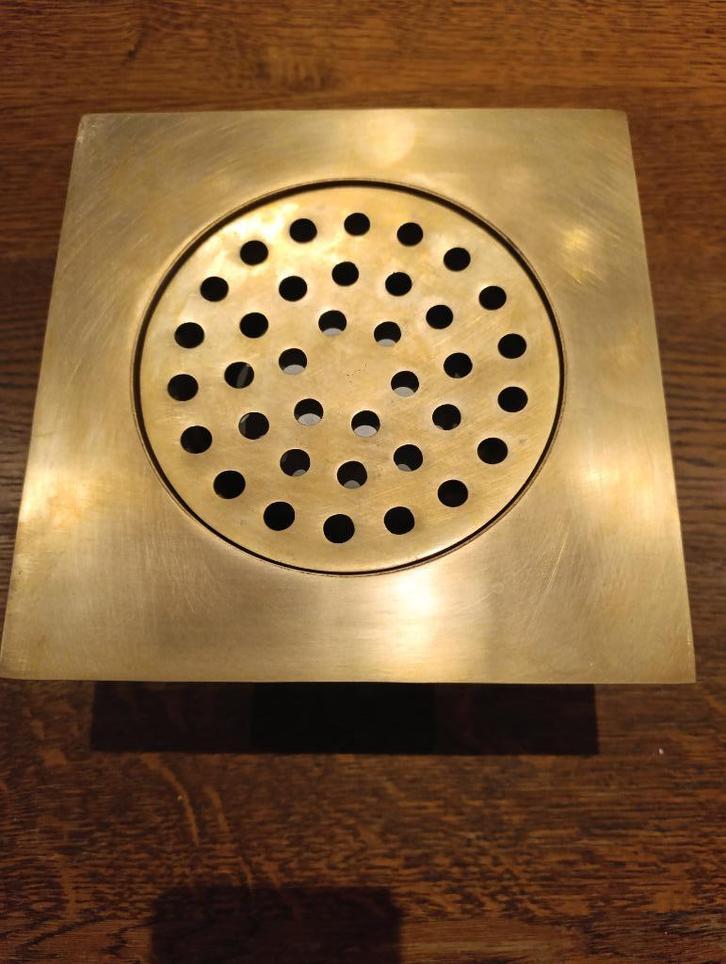 Afvoerput uit massief messing 200 x 200 mm, Doe-het-zelf en Bouw, Sanitair, Nieuw, Overige typen, Koper, Ophalen