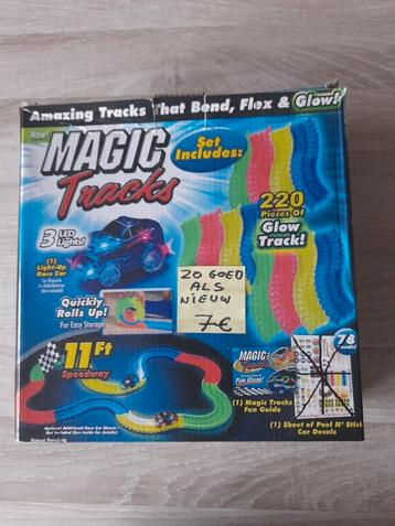 Magic tracks 220 pieces of glow track met auto-tje  beschikbaar voor biedingen