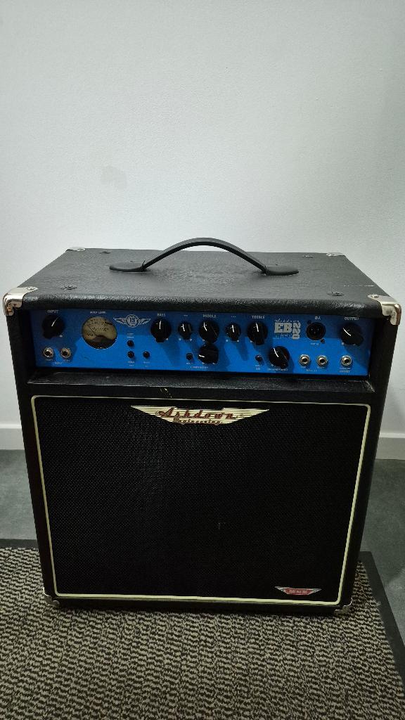 Ashdown EB 220 LITE, Muziek en Instrumenten, Versterkers | Bas en Gitaar, Zo goed als nieuw, Basgitaar, 100 watt of meer, Ophalen