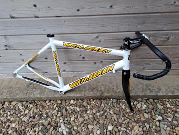 Aluminium racefietsframe met carbon voorvork.  beschikbaar voor biedingen