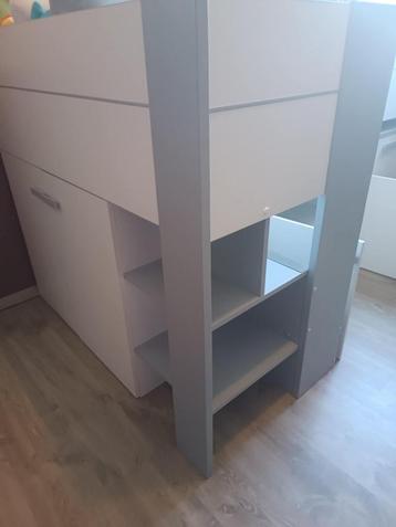 Lit en hauteur bureau enfant  beschikbaar voor biedingen