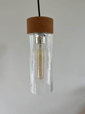 Glazen lamp beschikbaar voor biedingen