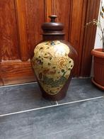 Grand vase ancien, Enlèvement