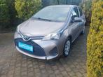 Toyota Yaris .1.3 benz .automaat + trekhaak met weinig km, Auto's, Te koop, Zilver of Grijs, Berline, Benzine