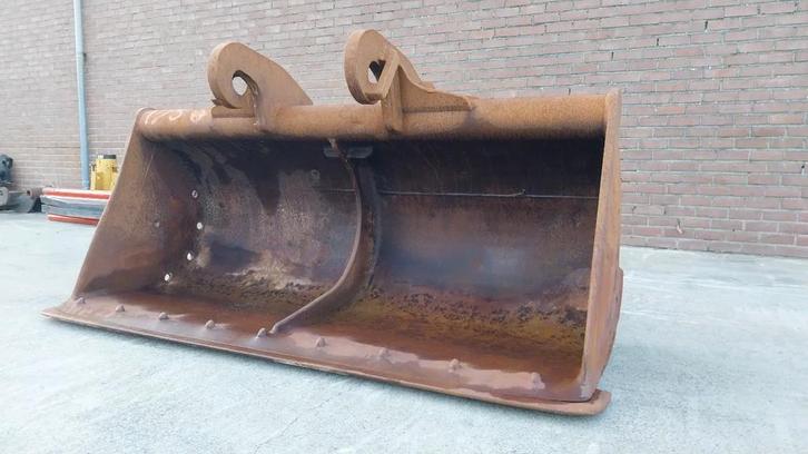 Verachtert CW45s cleaning bucket 2.35m wide, Zakelijke goederen, Machines en Bouw | Onderdelen