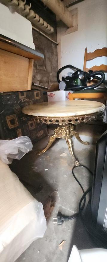 Marmeren salontafel  beschikbaar voor biedingen