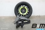 16 inch noodwiel + krikset VW Golf 7 / Troc 5Q0601027BJ, Auto-onderdelen, Gebruikt, Band(en)