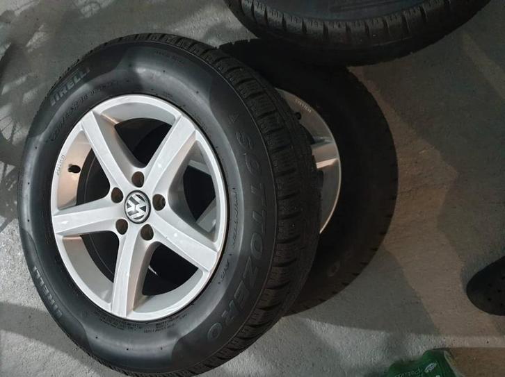 4 jantes et pneus neige 215/65/R16 Tiguan Q3, Auto-onderdelen, Banden en Velgen, Band(en), Winterbanden, 16 inch, 215 mm, Personenwagen