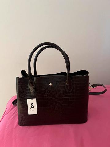Ahlens New Brown bag beschikbaar voor biedingen
