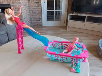 Barbiebad met waterglijbaan  beschikbaar voor biedingen