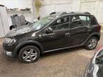 Dacia sandero stepway 1.5 diesel jaar 2015, Auto's, Dacia, Voorwielaandrijving, Euro 5, Stof, Zwart