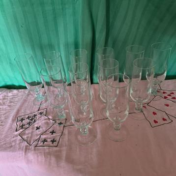 Setje van 12 champagneglazen beschikbaar voor biedingen