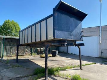 MAN Kipbak met hulpchassis en kipcylinder beschikbaar voor biedingen