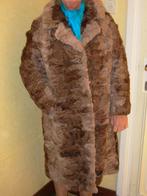 MANTEAU DAME EN FOURRURE TYPE ASTRAKAN CHAUD ET ELEGANT, Enlèvement ou Envoi, Comme neuf, Taille 42/44 (L), Brun