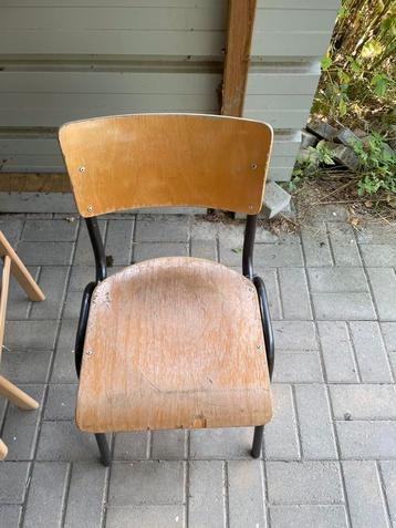 Houten school stoelen beschikbaar voor biedingen