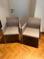 2 chaises du concept store Scoop en gris sur pieds métal, Maison & Meubles, Comme neuf, Enlèvement ou Envoi, Deux, Gris