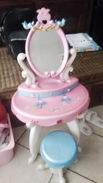 Make up tafeltje  beschikbaar voor biedingen
