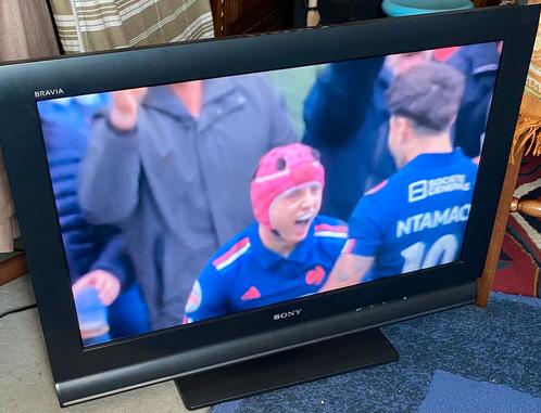 SONY BRAVIA LCD-tv van 81 cm met afstandsbediening, Cd's en Dvd's, Dvd's | Tv en Series, Zo goed als nieuw, Ophalen