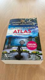 Atlas de zeven zusters  1 keer gelezen, Huis en Inrichting, Woonaccessoires | Kransen, Nieuw, Ophalen