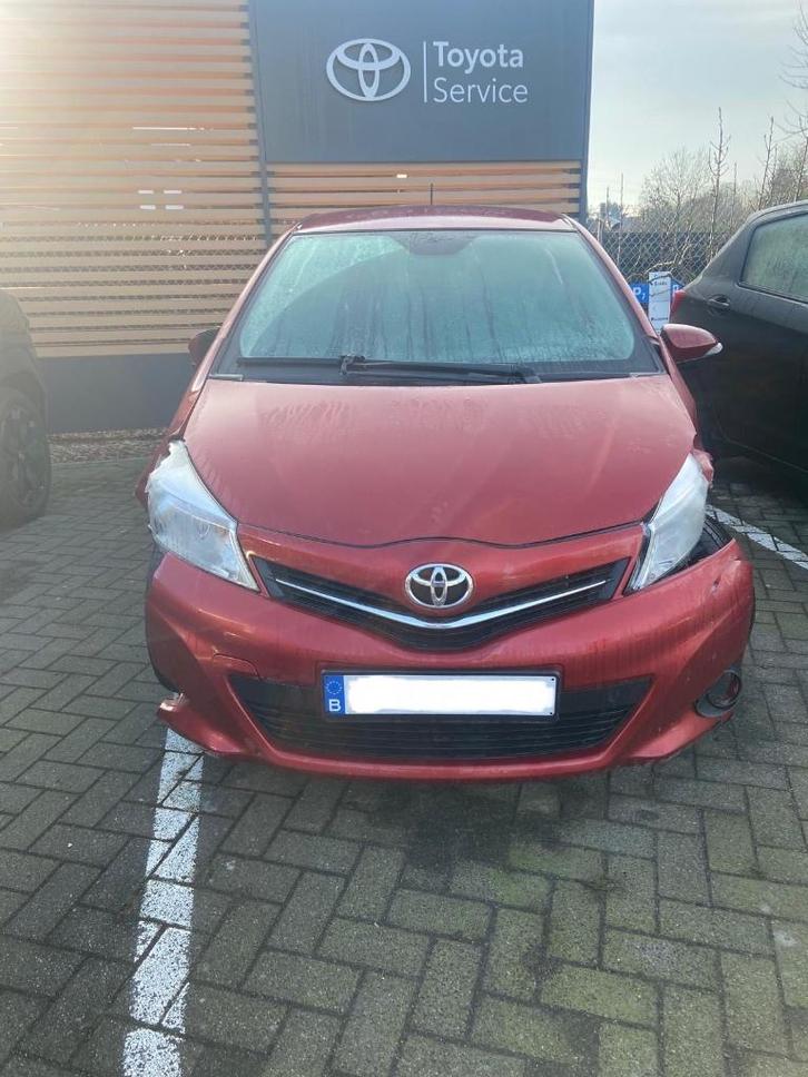 Voiture Toyota Yaris 2013 accidentée, Autos, Toyota, Particulier, Yaris, Essence, 5 portes, Boîte manuelle, Enlèvement