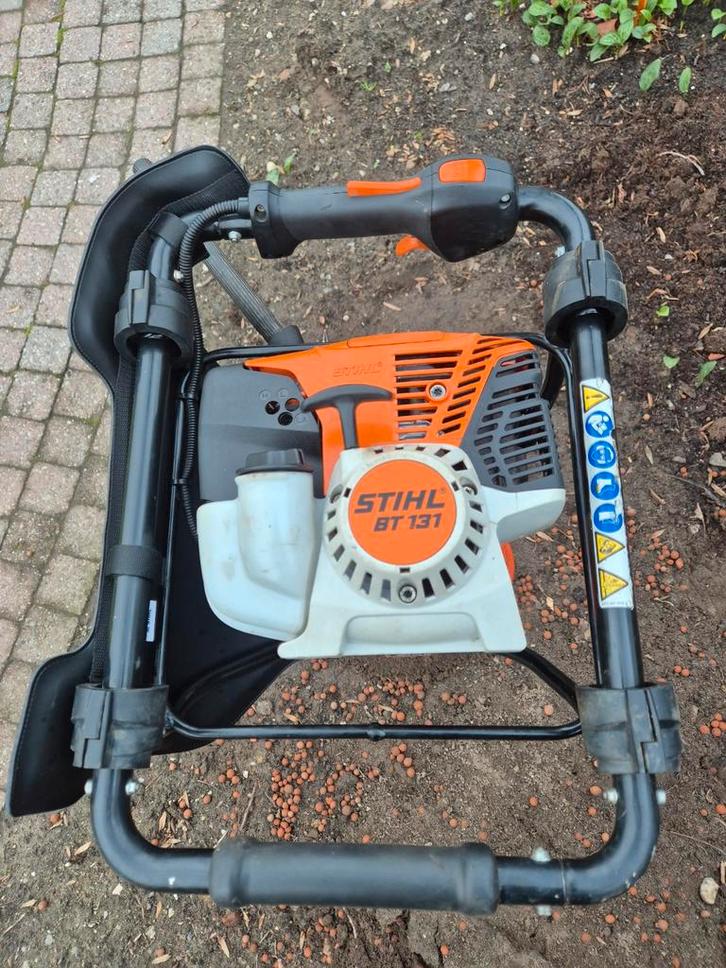 Stihl BT 131 benzine grondboor + boor 120mm, Tuin en Terras, Hand-tuingereedschap, Zo goed als nieuw, Grondboor, Ophalen