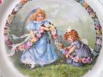 Assiette décorative Ajour avec filles peintes à la main, Antiquités & Art, Curiosités & Brocante, Enlèvement ou Envoi