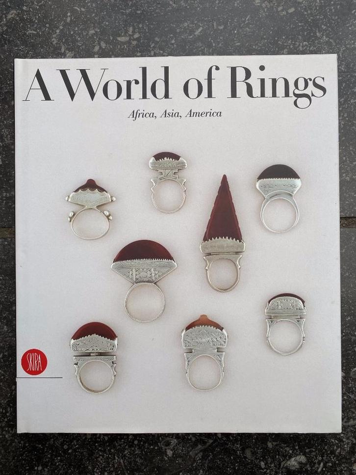 Een wereld van ringen - Ghysels Collection, Boeken, Kunst en Cultuur | Beeldend, Zo goed als nieuw, Overige onderwerpen, Ophalen