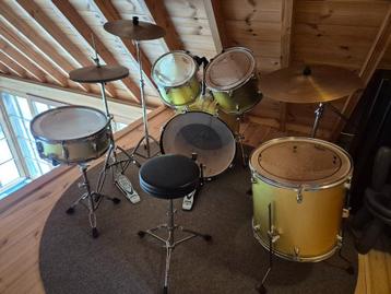 Akoestische drum beschikbaar voor biedingen