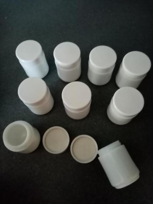 nieuw 9 opaline mengpotjes met draaideksel verf of crèmes, Hobby en Vrije tijd, Schilderen, Nieuw, Overige typen, Ophalen of Verzenden