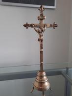 Ancien crucifix sur pied fin XIX -ème siècle, Enlèvement