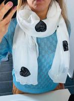 Witte sjaal met zwarte en witte hartjes, Maat 42/44 (L), Ophalen of Verzenden, Sjaal, Onbekend