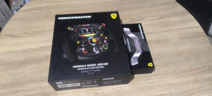 Thrustmaster Ferrari SF1000+ T-Chronos peddels, Games en Spelcomputers, Spelcomputers | Sony Consoles | Accessoires, Zo goed als nieuw