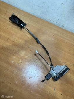 Deurslot mechaniek  rechtsvoor Peugeot 208 ('12->, Auto-onderdelen, Klein materiaal, Peugeot, Gebruikt, Ophalen of Verzenden