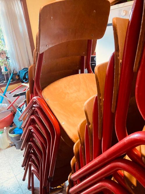 Vintage houten schoolstoelen en stapelstoelen, Antiek en Kunst, Antiek | Meubels | Stoelen en Sofa's, Ophalen