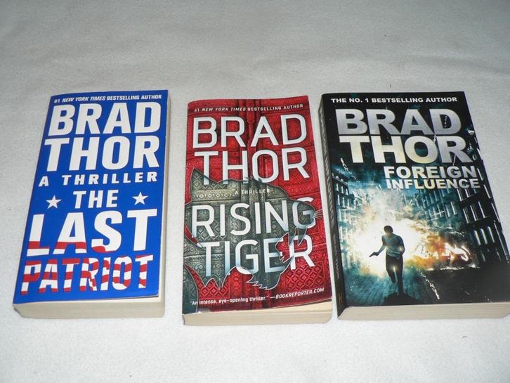 Brad Thor Foreign influence rising tiger the last patriot, Livres, Thrillers, Utilisé, Amérique, Enlèvement ou Envoi