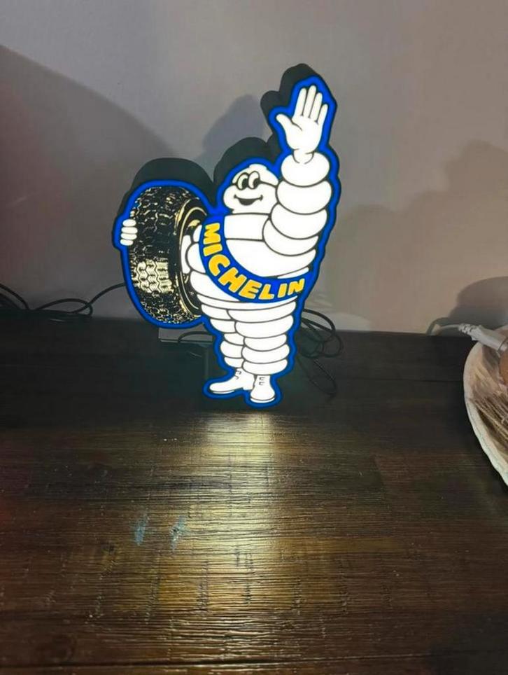 Grote Michelin reclamebak met heldere LED verlichting., Verzamelen, Merken en Reclamevoorwerpen, Ophalen of Verzenden