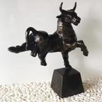 Beeld: Stier op sokkel - Hond - Paard - Vos - Kikker  enz.