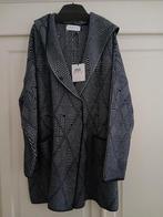 Nieuwe blauw/witte mantel MT56 oksel-oksel 73cm, Vêtements | Femmes, Grandes tailles, Enlèvement ou Envoi, Neuf, Bleu