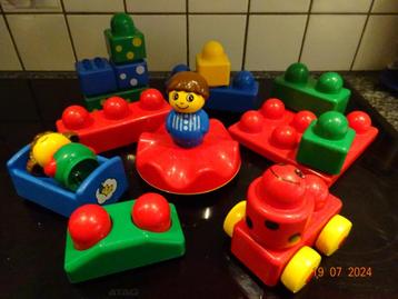 primo duplo, leuk speelset met popjes, bedje, auto, wipje... beschikbaar voor biedingen