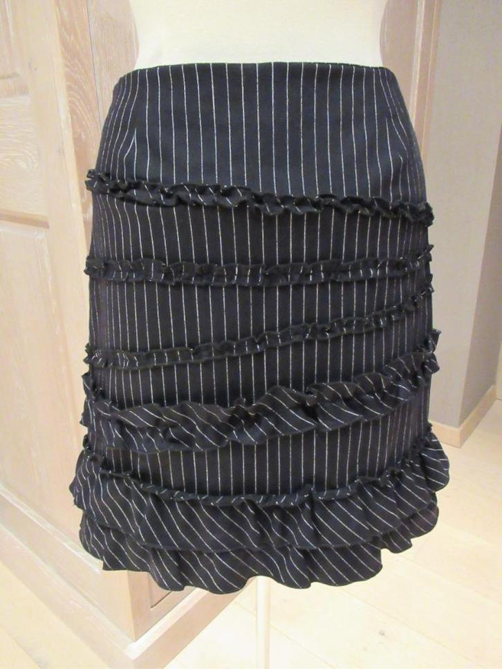 Nieuwe zwarte InWear rok met krijtstreep, mt 36/38, Kleding | Dames, Rokken, Nieuw, Zwart, Verzenden