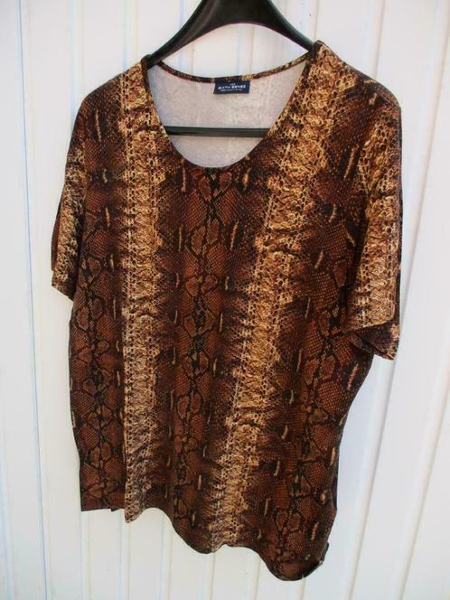 Bruine blouse met design tekening / T-shirt mt L, Kleding | Dames, Grote Maten, Nieuw, Blouse of Tuniek, Bruin, Ophalen of Verzenden